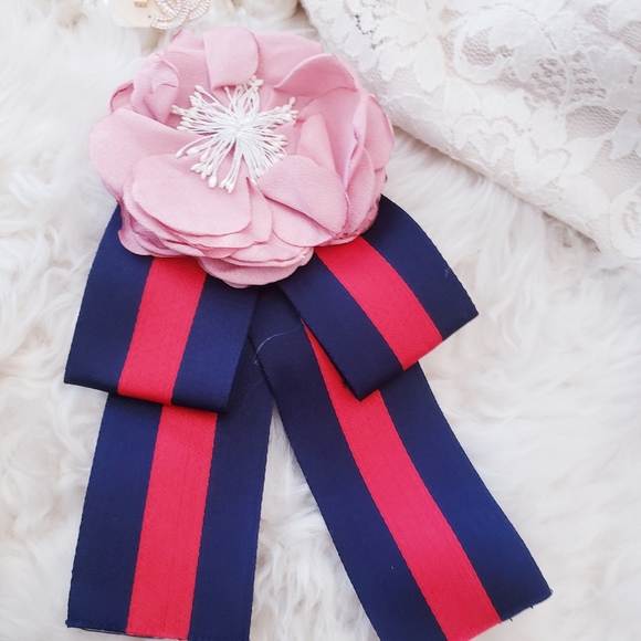 Bow New on original packaging - Picture 2 of 3